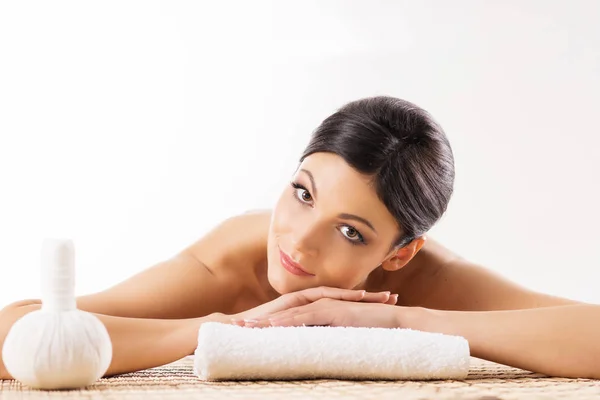 Młody i naturalne kobiety na masaż spa — Zdjęcie stockowe