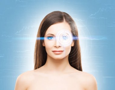  Genç ve güzel esmer kadın