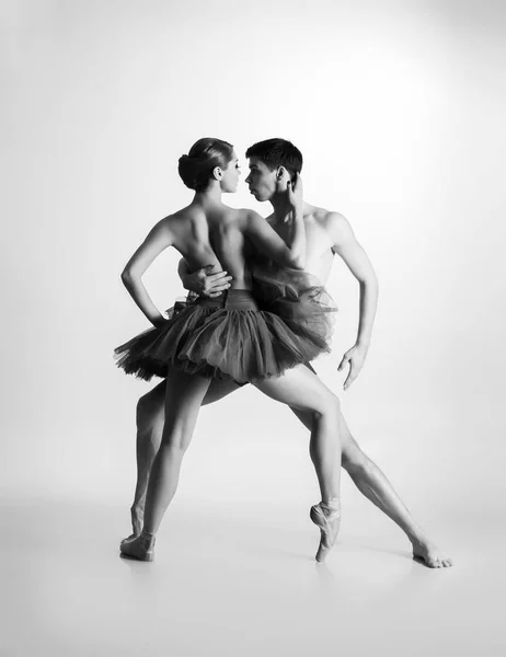 Bailarines de ballet en performance artística — Foto de Stock