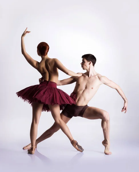 Bailarinos de balé em performance de arte — Fotografia de Stock