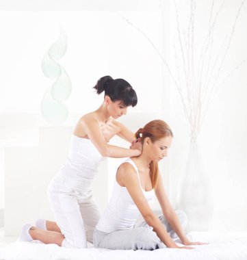 Kadın Tay Masaj germe Başlarken 