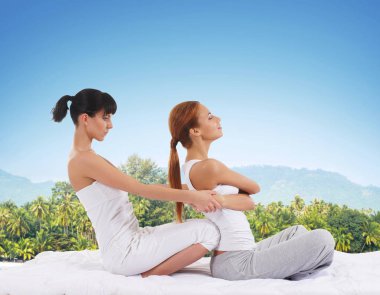 Kadın Tay Masaj germe Başlarken 