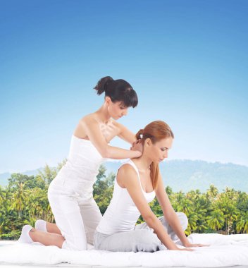 Kadın Tay Masaj germe Başlarken 