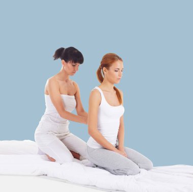 Kadın Tay Masaj germe Başlarken 