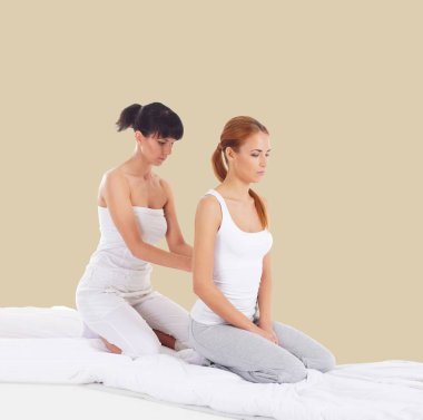 Kadın Tay Masaj germe Başlarken 