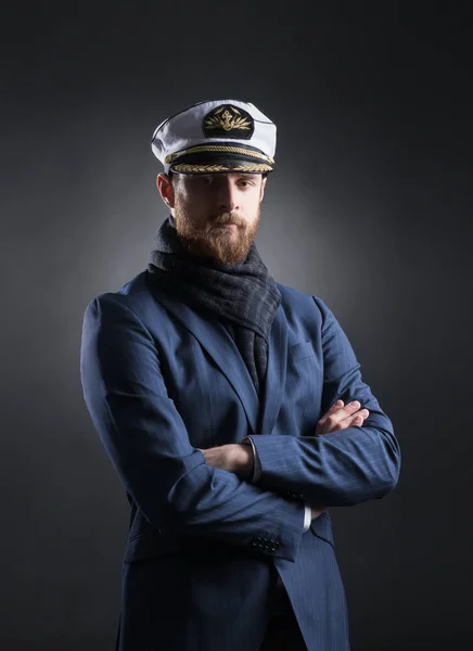 Portrét pohledný kapitán — Stock fotografie