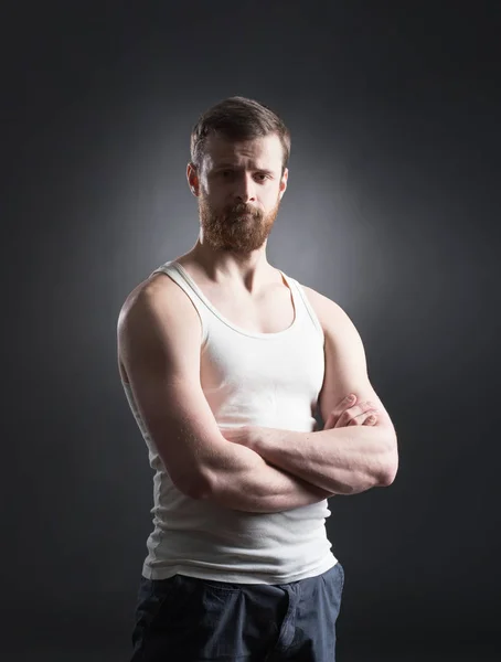 Homem barbudo em camisa sem mangas — Fotografia de Stock