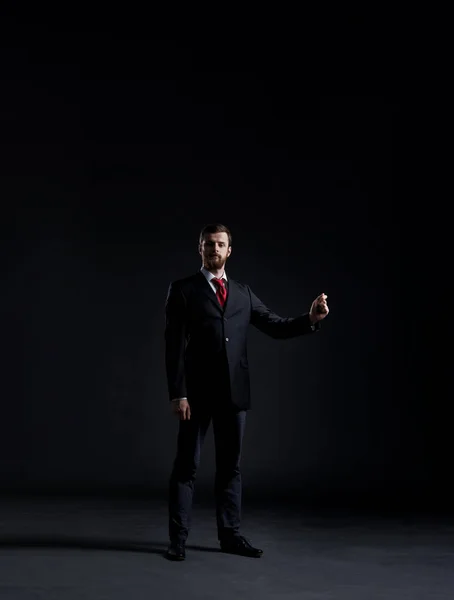 Giovane uomo d'affari in abito nero — Foto Stock