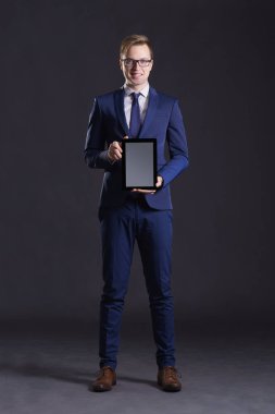 genç ve kendinden emin bir işadamı