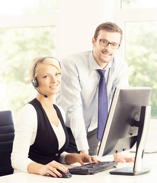 Operadores de atención al cliente — Foto de Stock