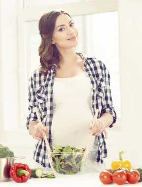 Güzel hamile kadın.