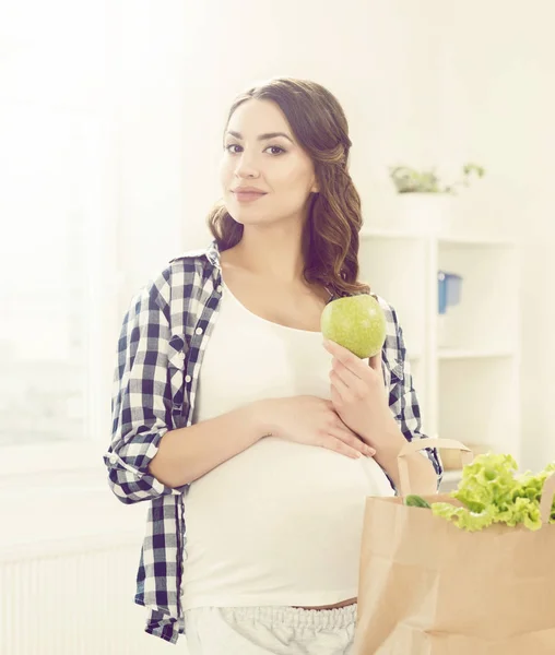 Vacker gravid kvinna — Stockfoto