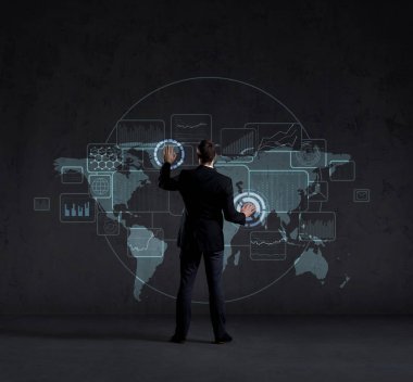 Siyah takım elbiseli bir iş adamı.