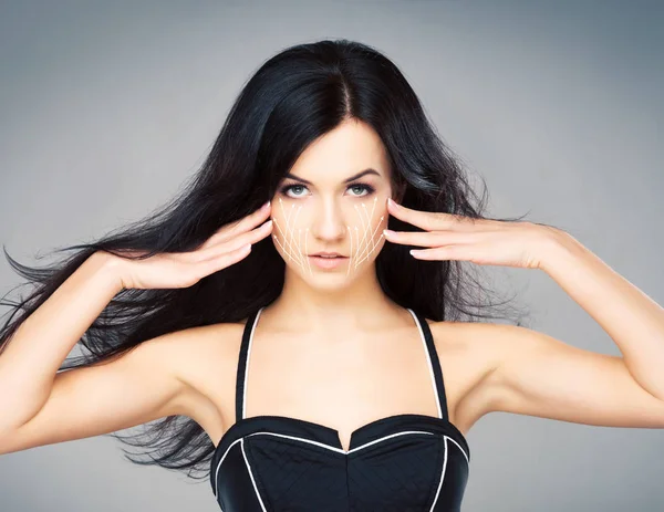 Young and beautiful brunette woman — Stock Photo, Image