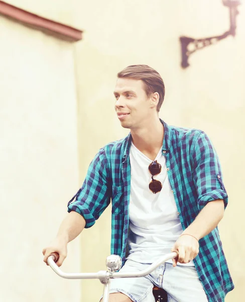 Young man riding bicycle — Stock Photo, Image