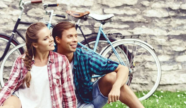 Pareja feliz joven — Foto de Stock