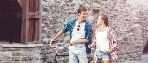 Pareja feliz joven —  Fotos de Stock