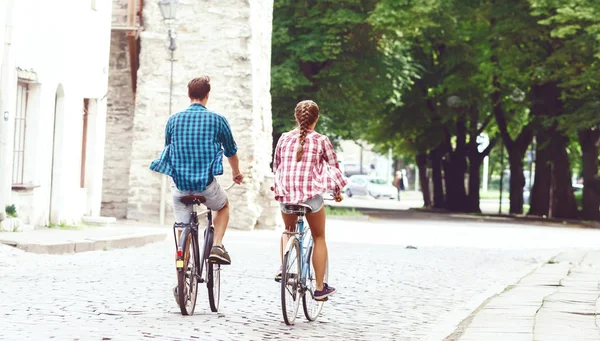 Junges glückliches Paar — Stockfoto