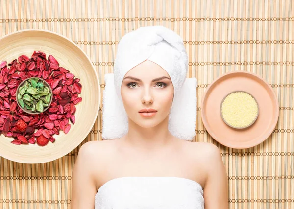 Young woman on spa aromatherapy procedure — Stock Photo, Image