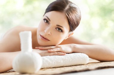 Güzelkadın kaplıcada dinleniyor.