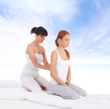 Kadın Tay Masaj germe Başlarken 