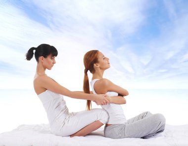 Kadın Tay Masaj germe Başlarken 