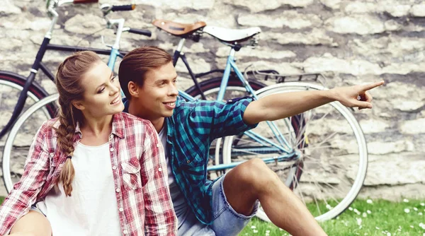 Pareja feliz joven — Foto de Stock