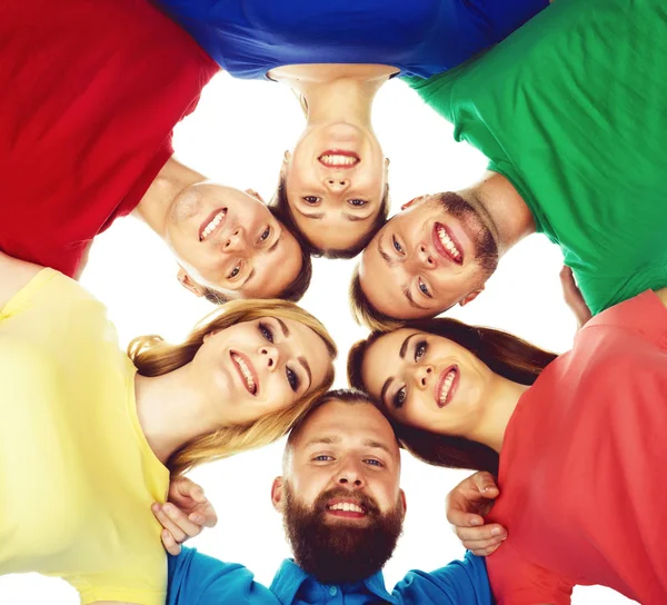 Grupo de jóvenes amigos felices — Foto de Stock