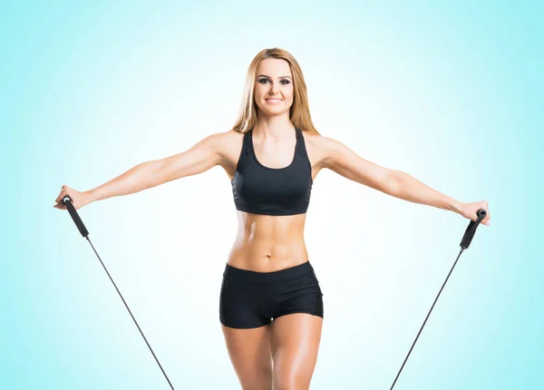 Mujer joven en forma de ropa deportiva negro — Foto de Stock