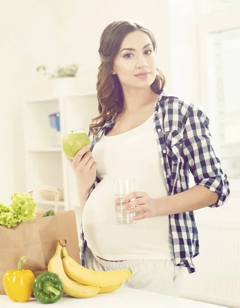 Beautiful pregnant woman — Stock Photo, Image