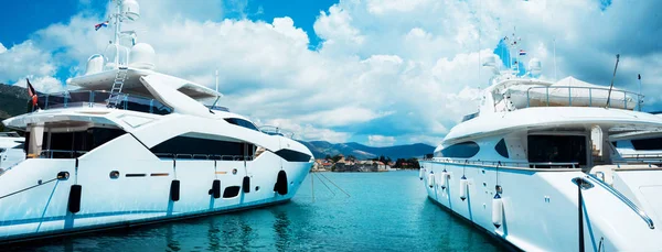 Beautiful luxury yachts — Stock Photo, Image