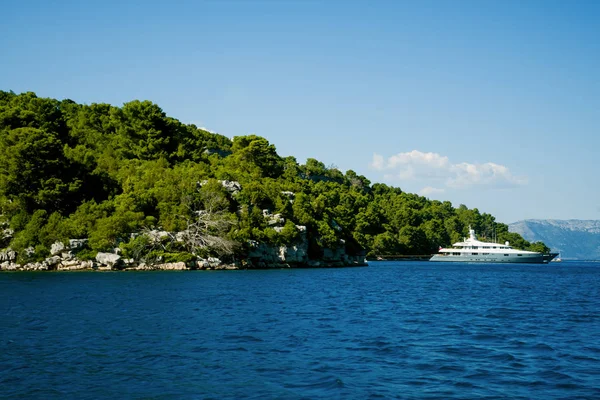 Lyxyacht i Adriatiska havet — Stockfoto