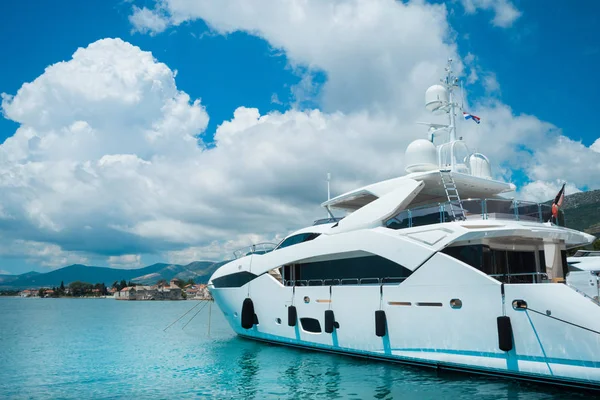 Beautiful luxury yacht — Stock Photo, Image