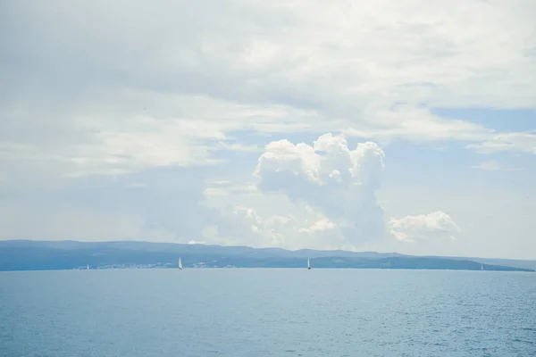 Красивый морской пейзаж канала Сплит — стоковое фото
