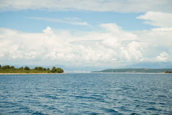 Гарний вид на море Спліт каналу — стокове фото