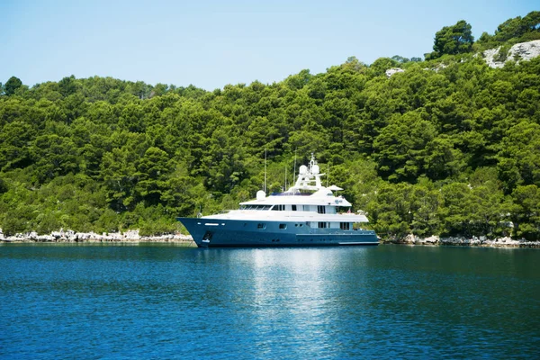 Yacht de luxe en mer Adriatique — Photo