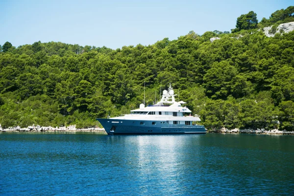 Lyxyacht i Adriatiska havet — Stockfoto