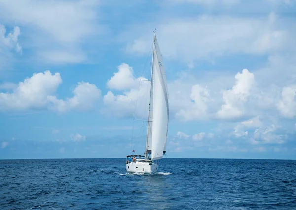 Schöne Luxusjacht — Stockfoto