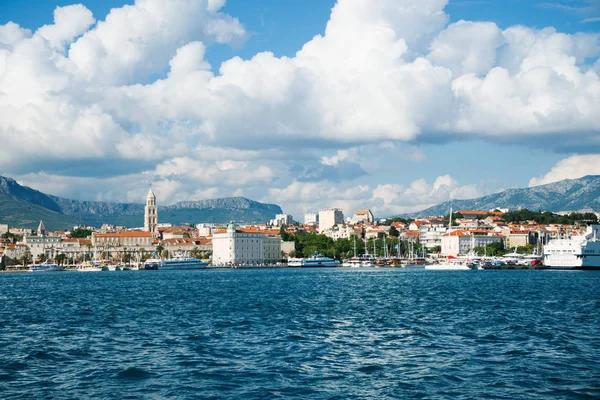 Pittoresca vista sul mare blu — Foto Stock