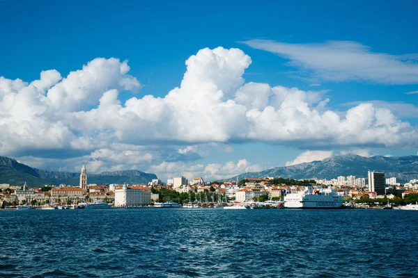 Pittoresca vista sul mare blu — Foto Stock