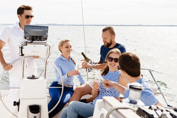 Group of happy friends having a party on a yacht — Stock Photo, Image