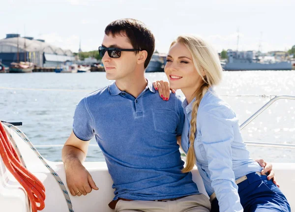 Happy and beautiful young couple relaxing on a yacht — Stock Photo, Image