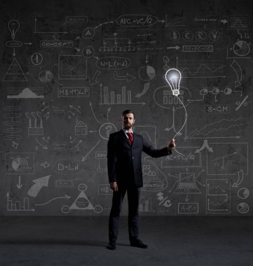 Siyah takım elbiseli bir iş adamı.