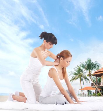 Kadın Tay Masaj germe Başlarken 