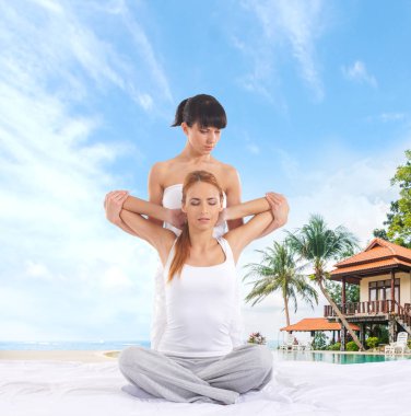 Kadın Tay Masaj germe Başlarken 