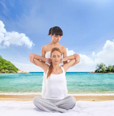 Kadın Tay Masaj germe Başlarken 