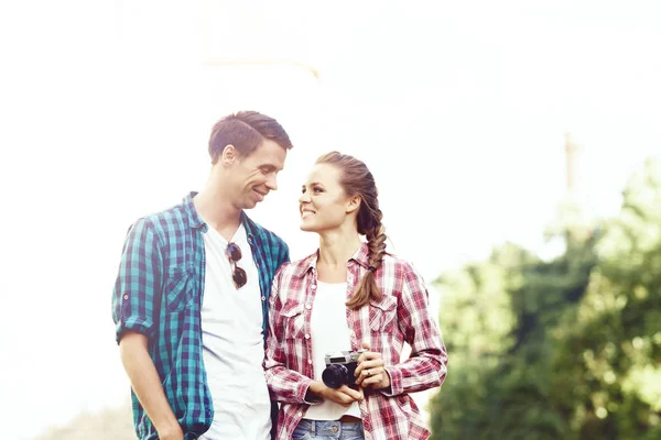 Pareja feliz joven — Foto de Stock