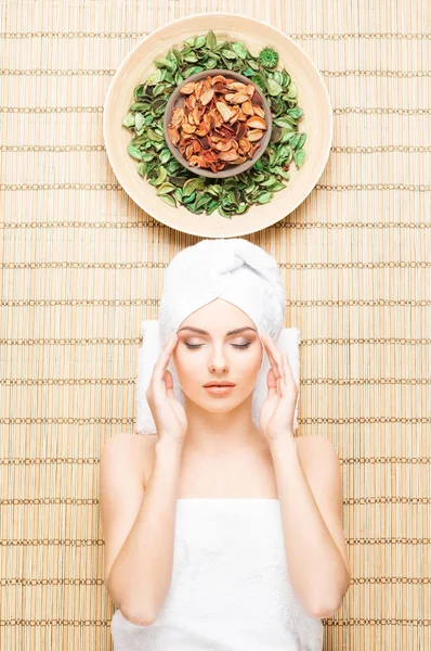 Young woman on spa aromatherapy procedure — Stock Photo, Image