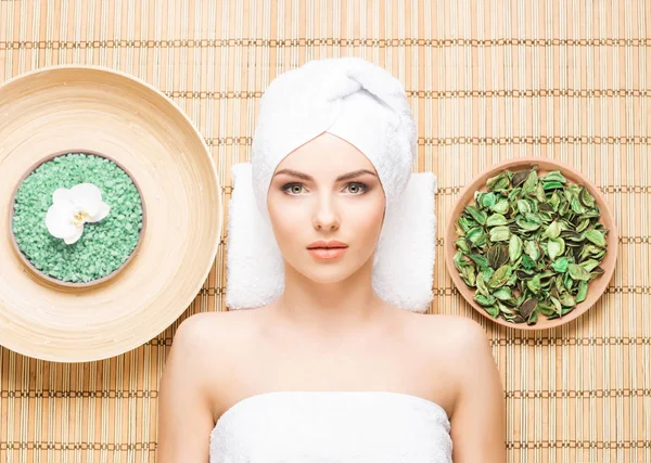 Fiatal nő a spa aromaterápia eljárás — Stock Fotó