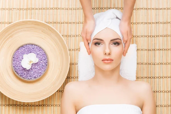 Young woman on spa massage procedure — Stock Photo, Image